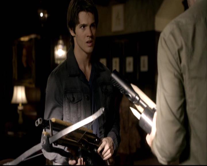 VampireDiariesWorld-dot-org_2x07Masquerade0258.jpg