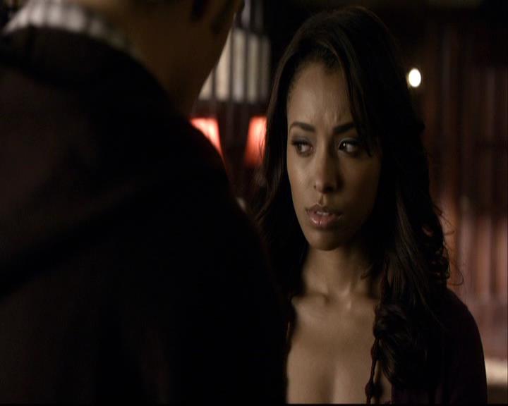 VampireDiariesWorld-dot-org_2x07Masquerade0343.jpg