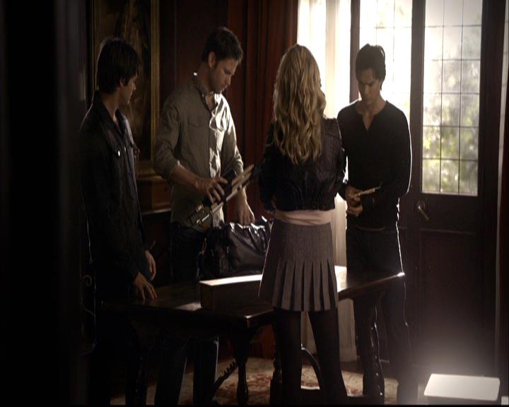 VampireDiariesWorld-dot-org_2x07Masquerade0344.jpg