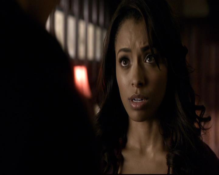 VampireDiariesWorld-dot-org_2x07Masquerade0348.jpg