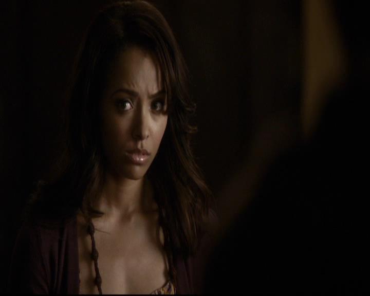 VampireDiariesWorld-dot-org_2x07Masquerade0429.jpg