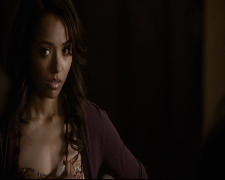 VampireDiariesWorld-dot-org_2x07Masquerade0435.jpg