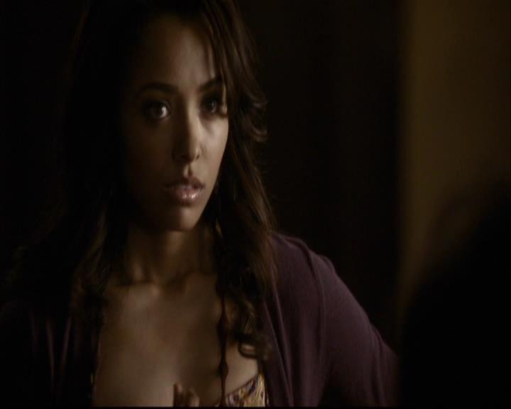 VampireDiariesWorld-dot-org_2x07Masquerade0438.jpg