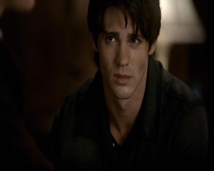 VampireDiariesWorld-dot-org_2x07Masquerade0446.jpg