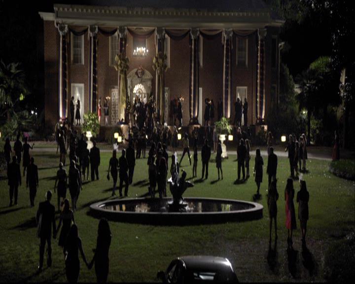 VampireDiariesWorld-dot-org_2x07Masquerade0453.jpg