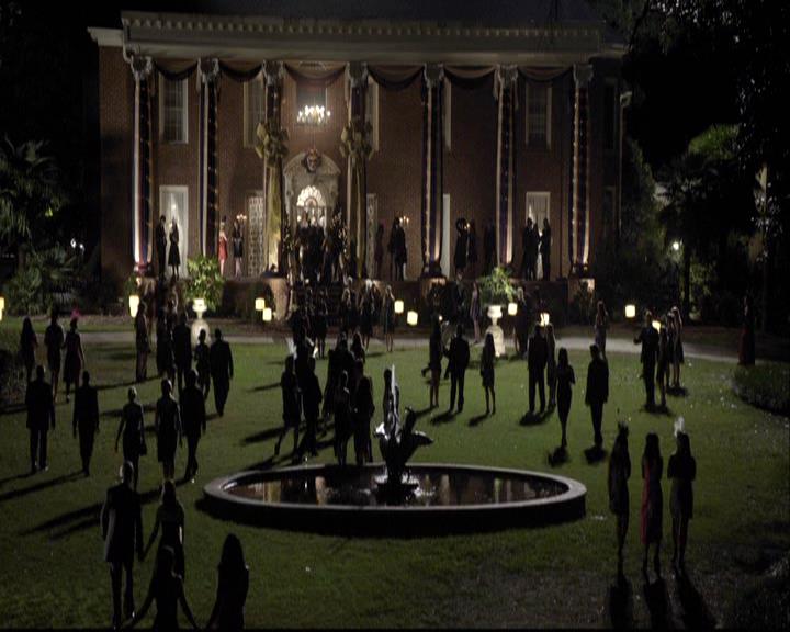 VampireDiariesWorld-dot-org_2x07Masquerade0454.jpg