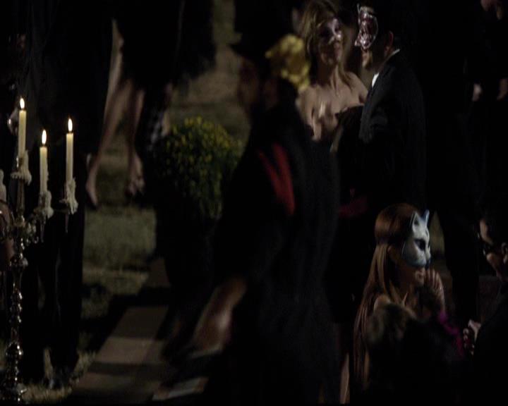 VampireDiariesWorld-dot-org_2x07Masquerade0458.jpg