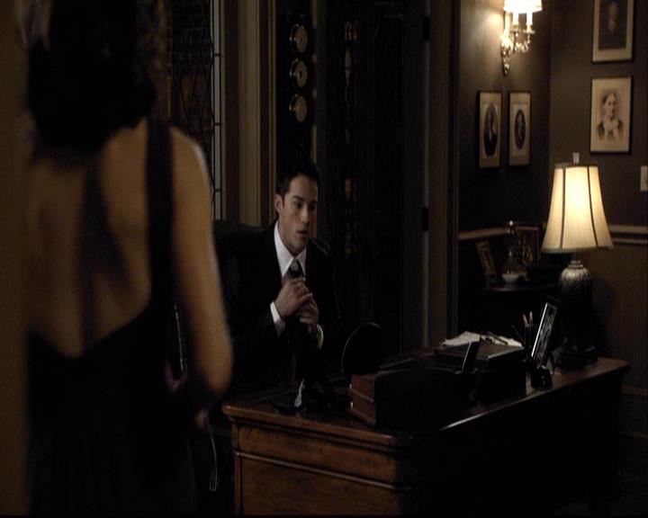 VampireDiariesWorld-dot-org_2x07Masquerade0468.jpg