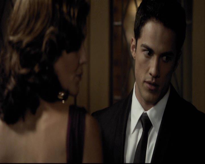 VampireDiariesWorld-dot-org_2x07Masquerade0504.jpg