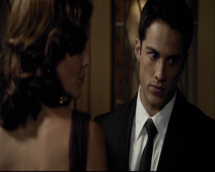 VampireDiariesWorld-dot-org_2x07Masquerade0505.jpg