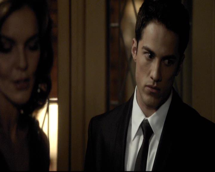 VampireDiariesWorld-dot-org_2x07Masquerade0507.jpg