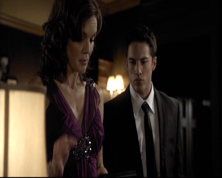 VampireDiariesWorld-dot-org_2x07Masquerade0513.jpg