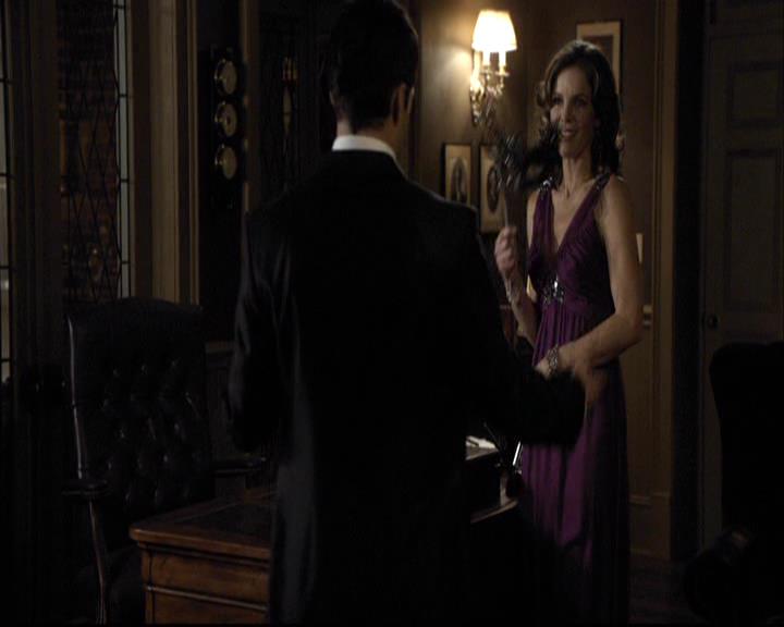 VampireDiariesWorld-dot-org_2x07Masquerade0537.jpg