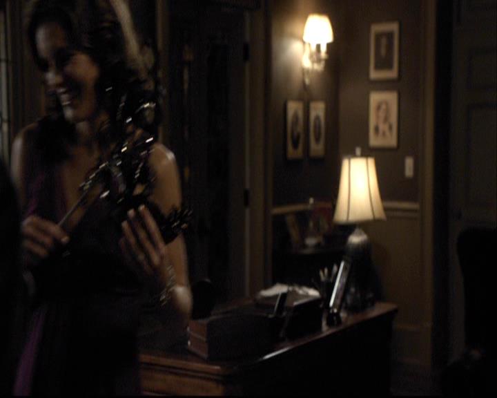 VampireDiariesWorld-dot-org_2x07Masquerade0540.jpg