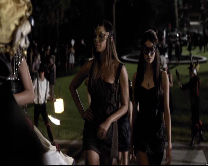 VampireDiariesWorld-dot-org_2x07Masquerade0541.jpg