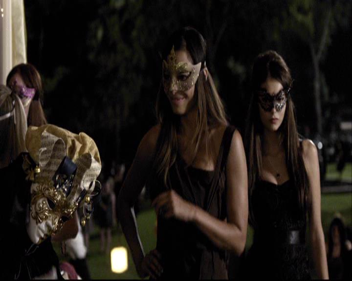 VampireDiariesWorld-dot-org_2x07Masquerade0543.jpg