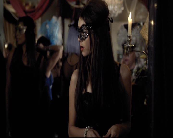 VampireDiariesWorld-dot-org_2x07Masquerade0552.jpg