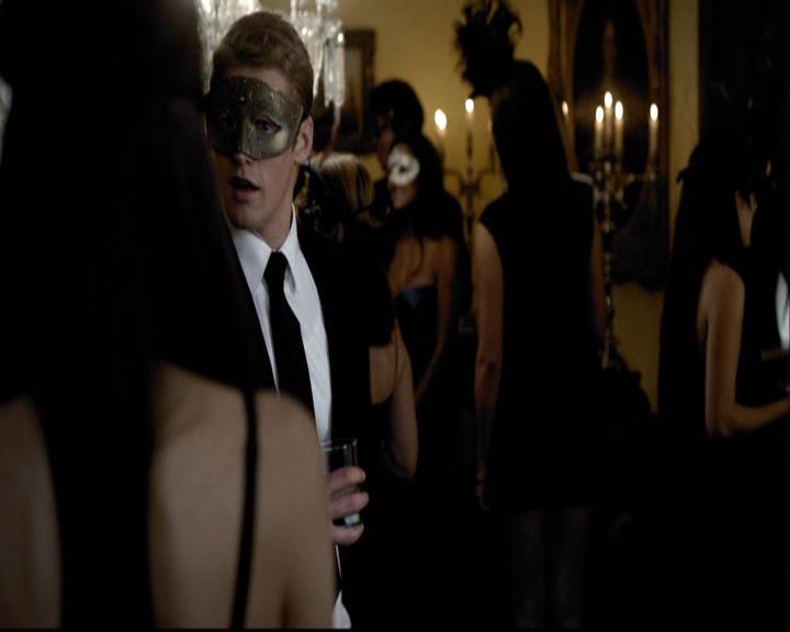 VampireDiariesWorld-dot-org_2x07Masquerade0553.jpg