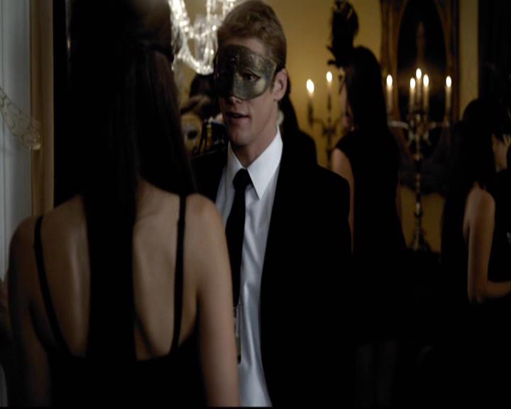 VampireDiariesWorld-dot-org_2x07Masquerade0554.jpg