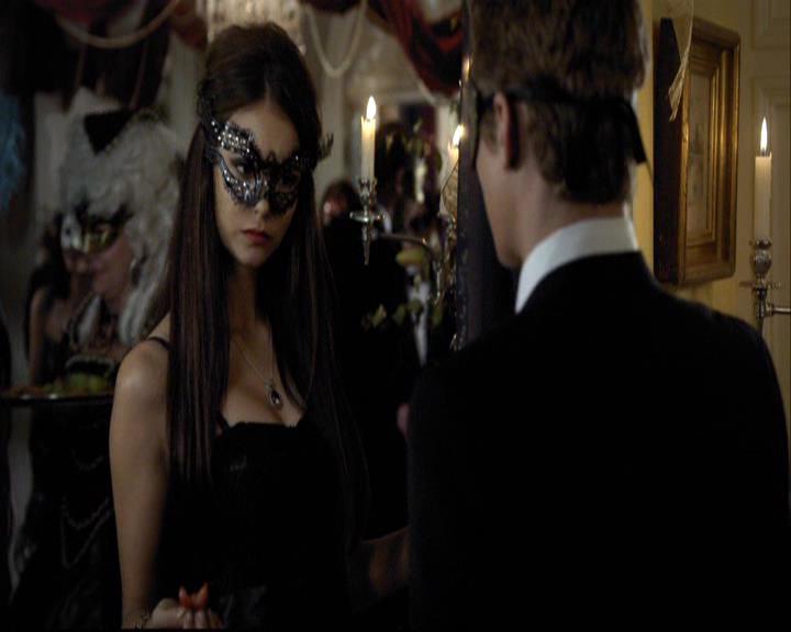 VampireDiariesWorld-dot-org_2x07Masquerade0556.jpg