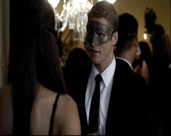 VampireDiariesWorld-dot-org_2x07Masquerade0560.jpg