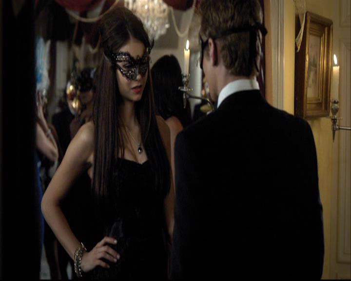 VampireDiariesWorld-dot-org_2x07Masquerade0562.jpg