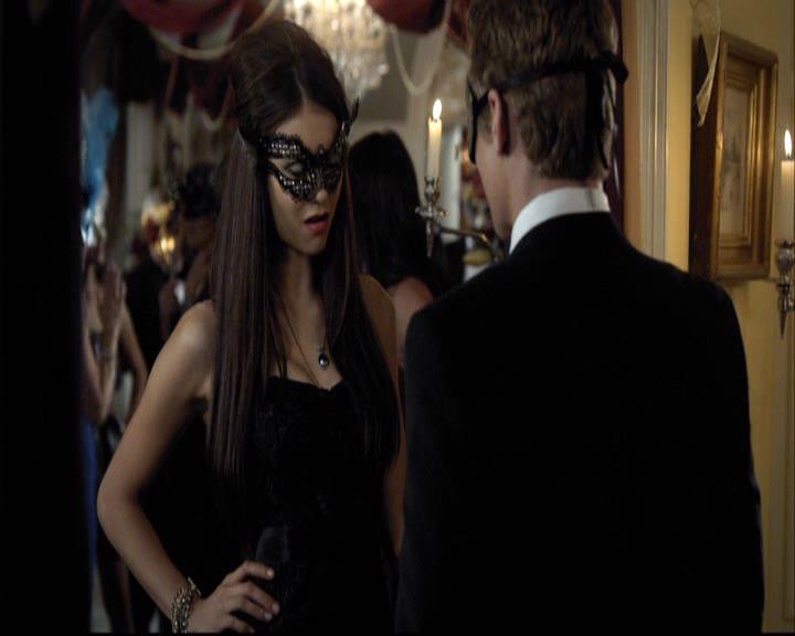 VampireDiariesWorld-dot-org_2x07Masquerade0563.jpg