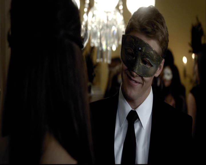 VampireDiariesWorld-dot-org_2x07Masquerade0565.jpg