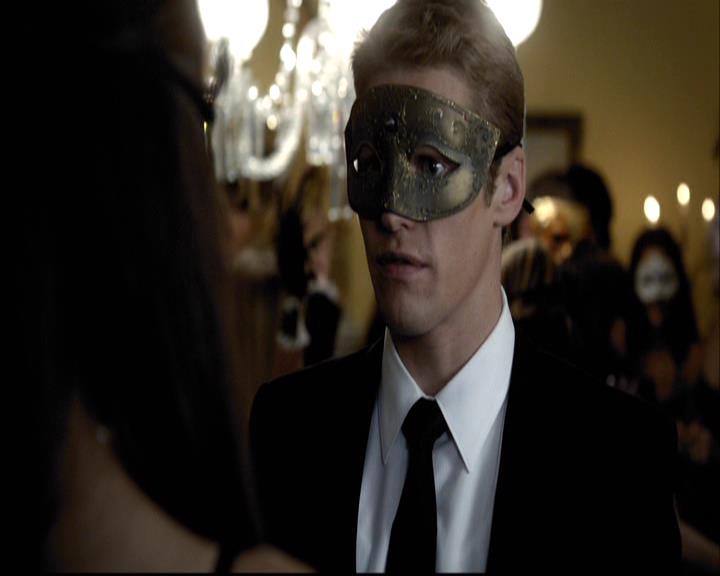 VampireDiariesWorld-dot-org_2x07Masquerade0574.jpg