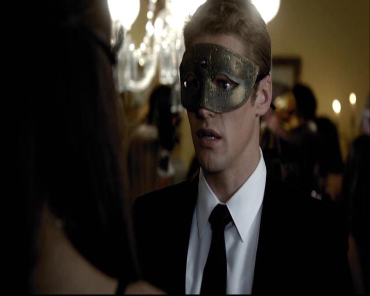 VampireDiariesWorld-dot-org_2x07Masquerade0575.jpg