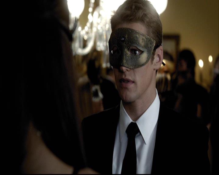 VampireDiariesWorld-dot-org_2x07Masquerade0576.jpg