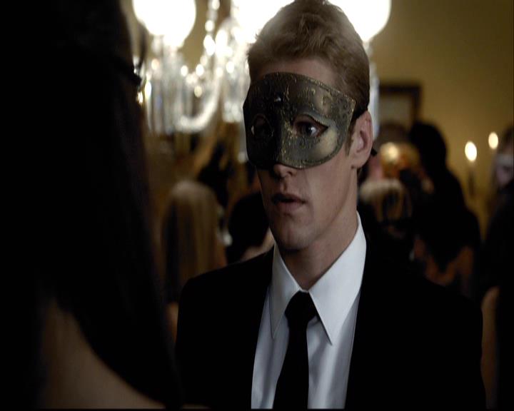 VampireDiariesWorld-dot-org_2x07Masquerade0578.jpg