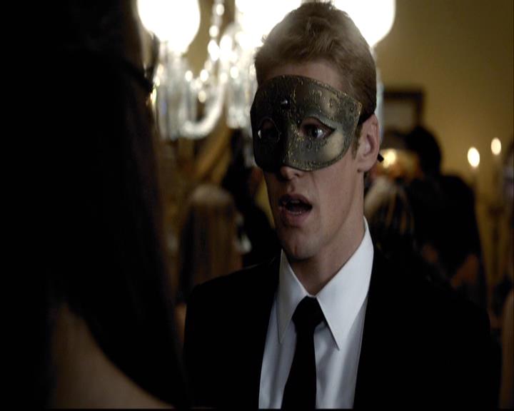 VampireDiariesWorld-dot-org_2x07Masquerade0579.jpg