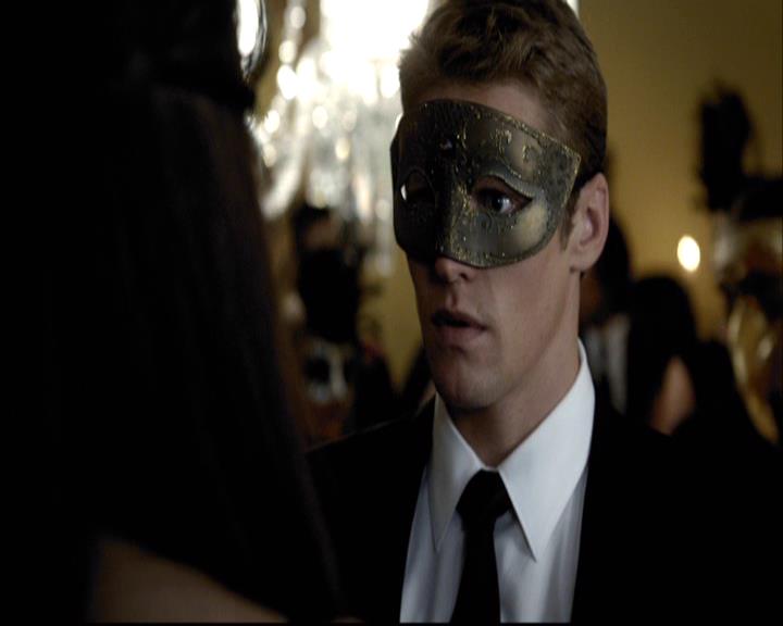 VampireDiariesWorld-dot-org_2x07Masquerade0585.jpg