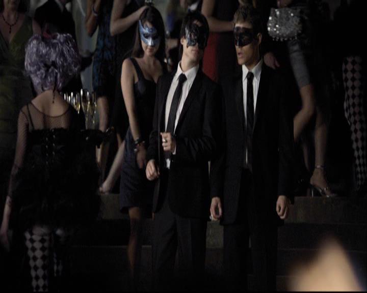 VampireDiariesWorld-dot-org_2x07Masquerade0589.jpg