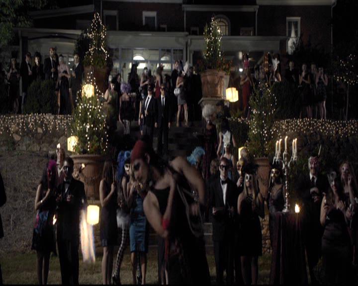 VampireDiariesWorld-dot-org_2x07Masquerade0590.jpg