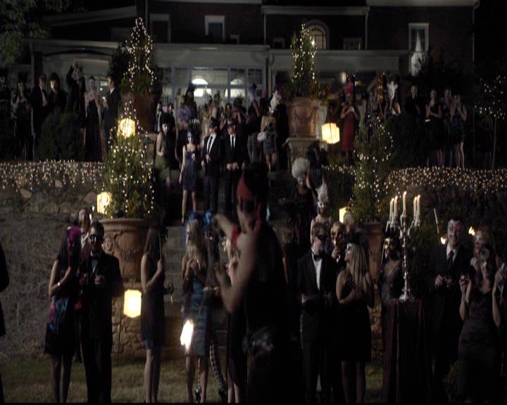 VampireDiariesWorld-dot-org_2x07Masquerade0591.jpg