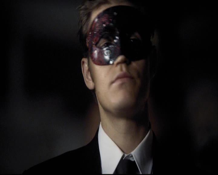 VampireDiariesWorld-dot-org_2x07Masquerade0597.jpg