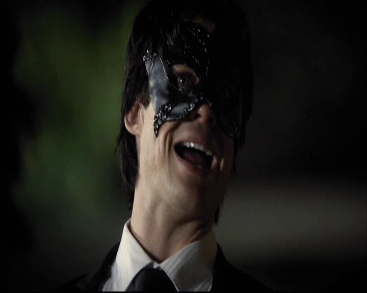 VampireDiariesWorld-dot-org_2x07Masquerade0600.jpg