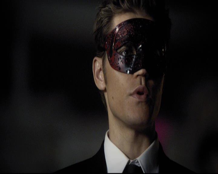 VampireDiariesWorld-dot-org_2x07Masquerade0602.jpg