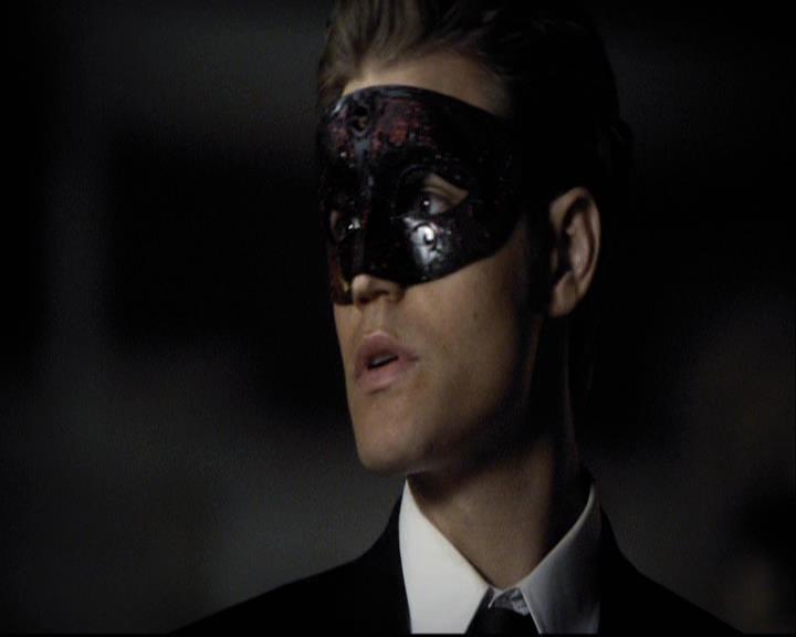 VampireDiariesWorld-dot-org_2x07Masquerade0603.jpg