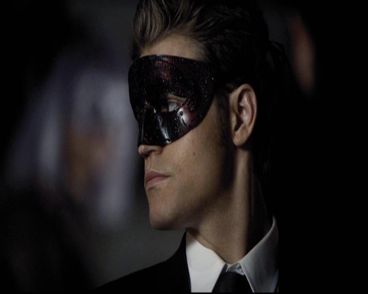 VampireDiariesWorld-dot-org_2x07Masquerade0605.jpg