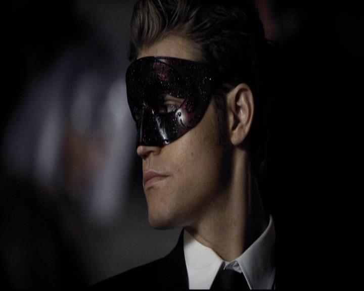 VampireDiariesWorld-dot-org_2x07Masquerade0606.jpg