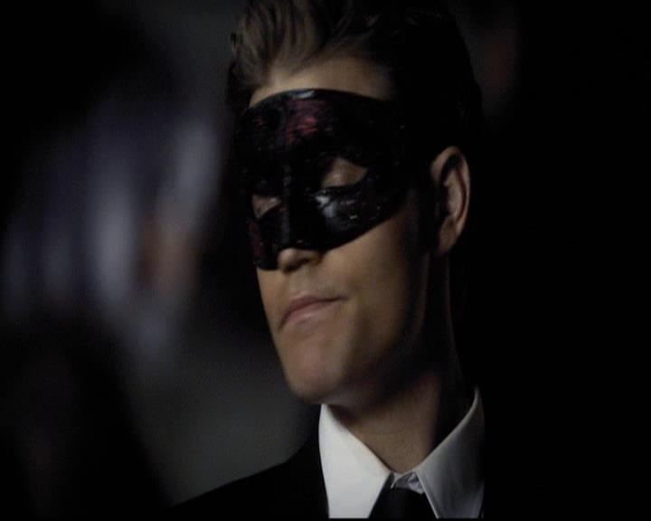 VampireDiariesWorld-dot-org_2x07Masquerade0607.jpg