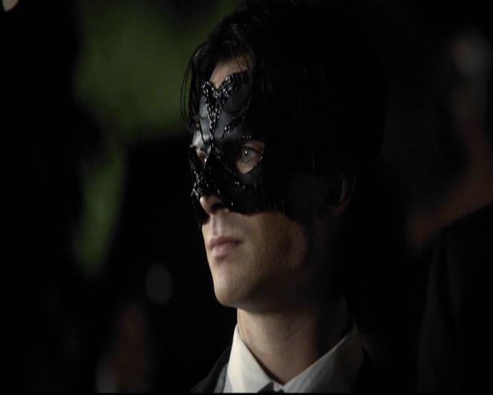 VampireDiariesWorld-dot-org_2x07Masquerade0610.jpg