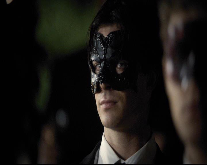 VampireDiariesWorld-dot-org_2x07Masquerade0611.jpg