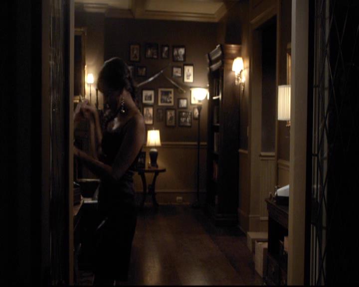 VampireDiariesWorld-dot-org_2x07Masquerade0613.jpg