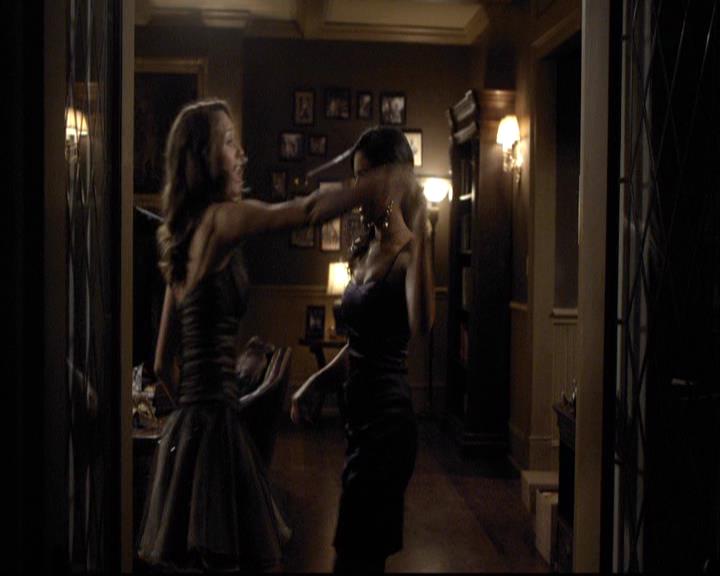 VampireDiariesWorld-dot-org_2x07Masquerade0614.jpg