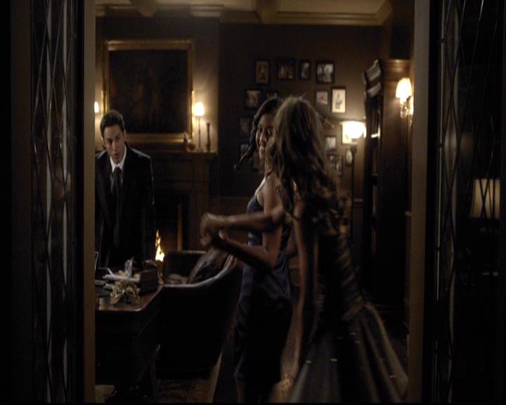 VampireDiariesWorld-dot-org_2x07Masquerade0615.jpg