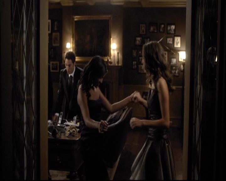 VampireDiariesWorld-dot-org_2x07Masquerade0616.jpg